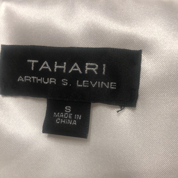 Faux fur cape - Picture 3 of 8